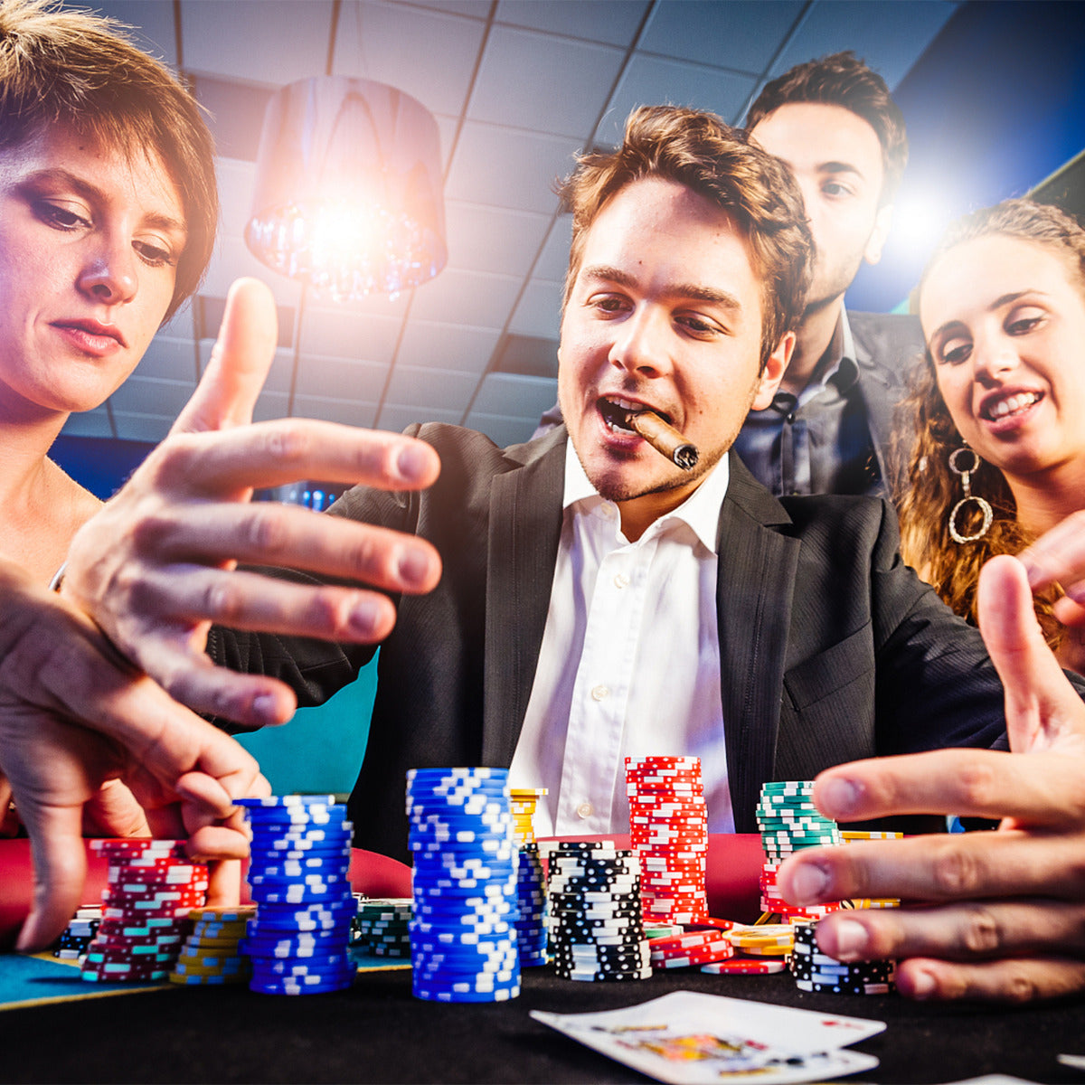 Poker Chips Set in Aluminium Case Texas Hold’em Poker Set- Poker Chips Set in Aluminium Case Texas Hold’em Poker Set-