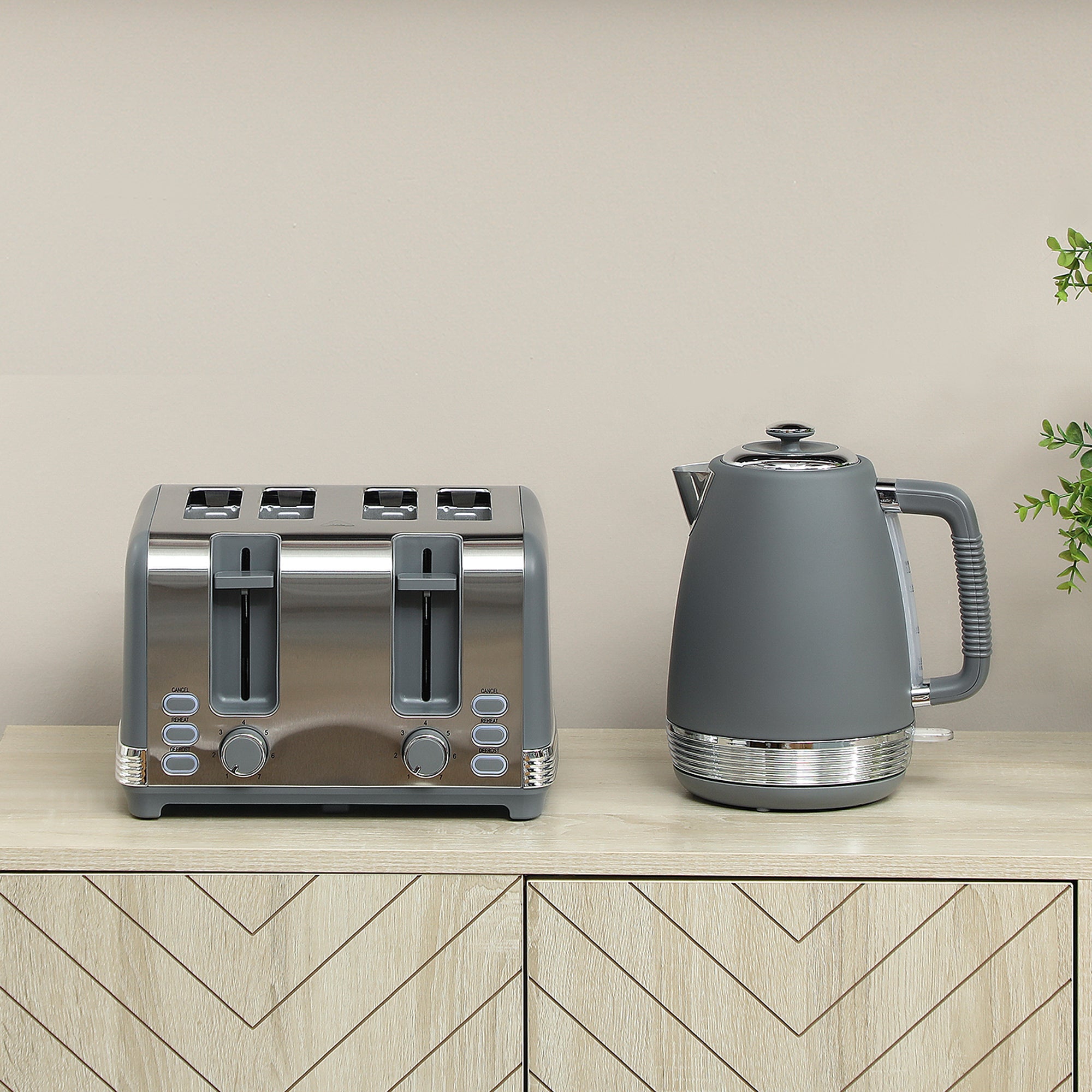 Elegant HOMCOM Stainless Steel Kettle and Toaster Set, 1.7L 3000W Rapid Boil Jug Kettle with UK Strix Thermostat, Limescale Filter, 4 Slice Toaster with 7 Browning Controls, Crumb Tray, in Sophisticated Grey and Silver Tone