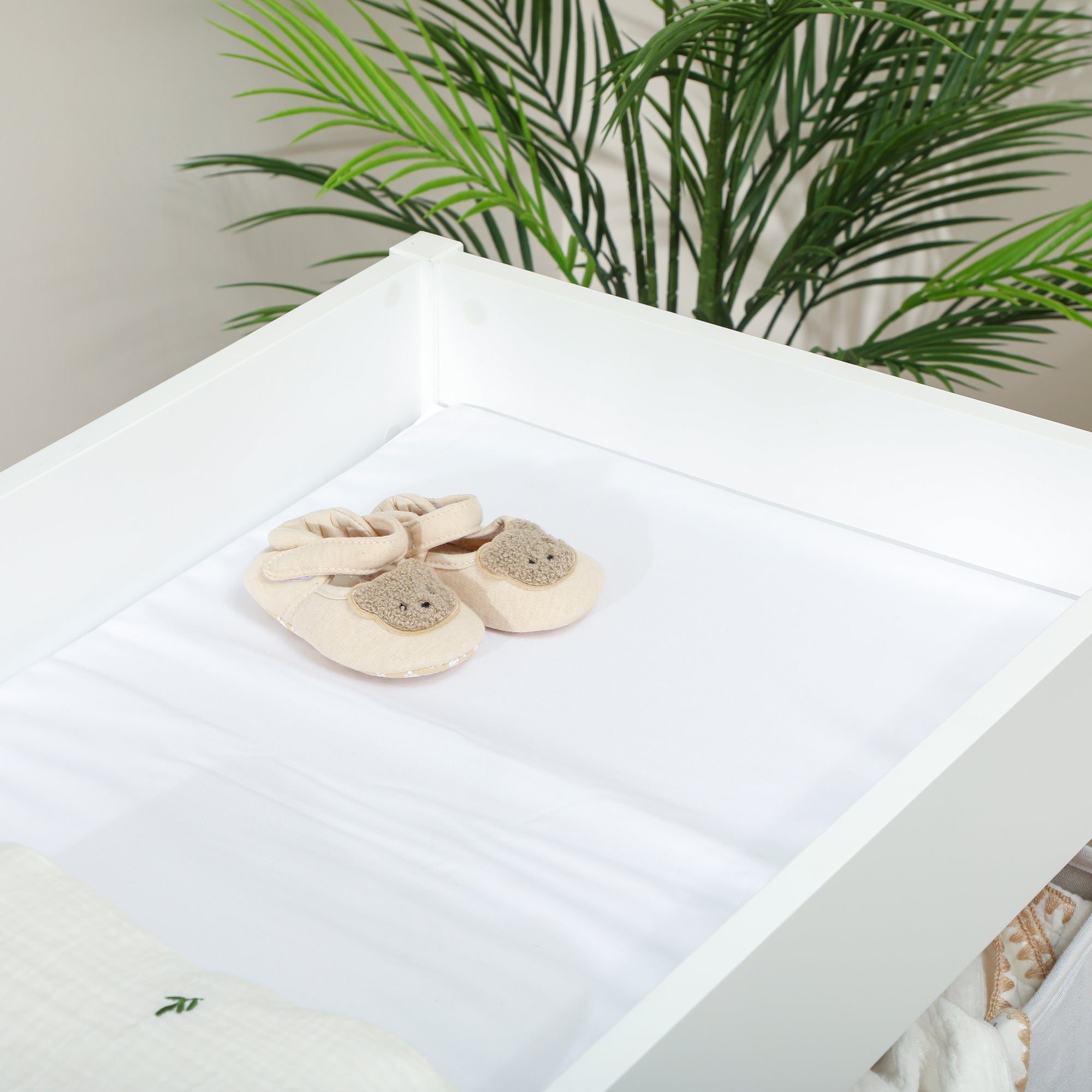 AIYAPLAY Baby Changing Unit with 4 Spacious Storage Drawers, Mat for Bedroom Nursery, 84 x 84.5 cm, White